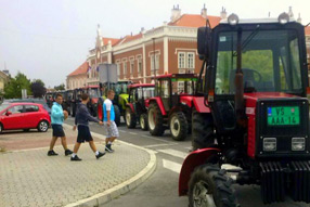 Poljoprivrednici traktorima blokirali centar Vršca 