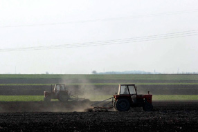 Vlada predložila ukidanje godišnje registracije traktora