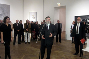 Grujić u Beču otvorio izložbu Slutnja, krv i nada
