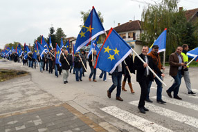 100 vojvođanskih zastava u Selenči za Dan oslobođenja od fašizma